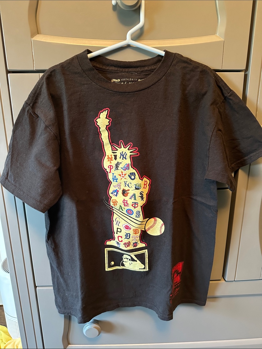 Mitchell & Ness MLB Boys Size 8 Baseball Statue of Liberty Graphic T-Shirt